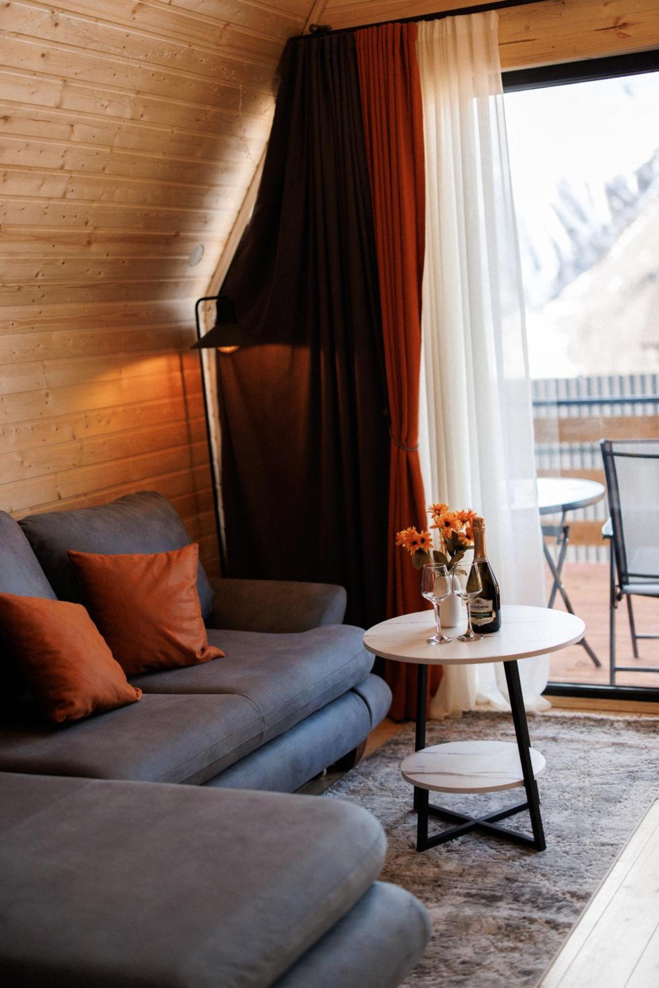 Smart Via Kazbegi Villa Bagian luar foto