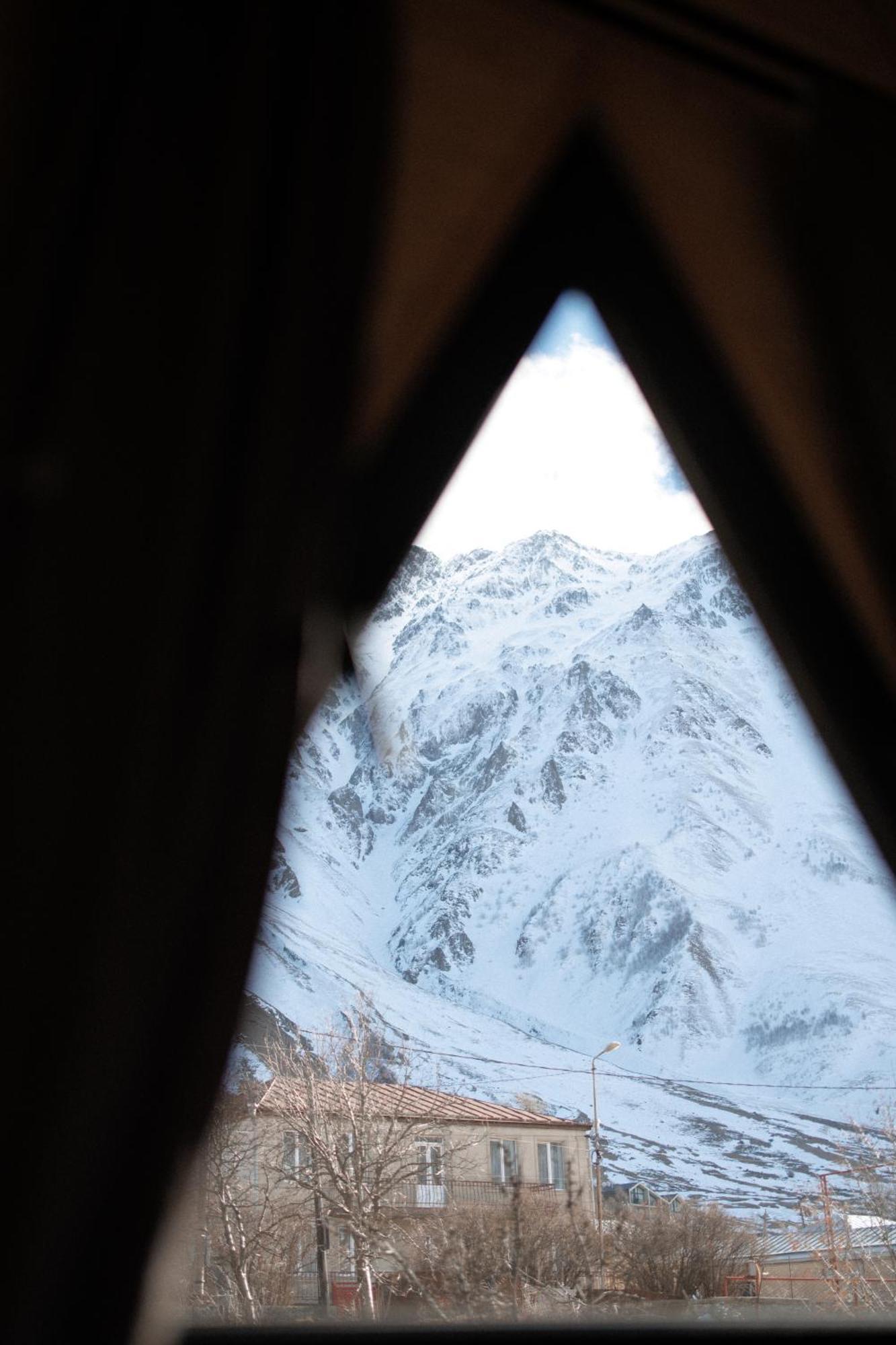 Smart Via Kazbegi Villa Bagian luar foto