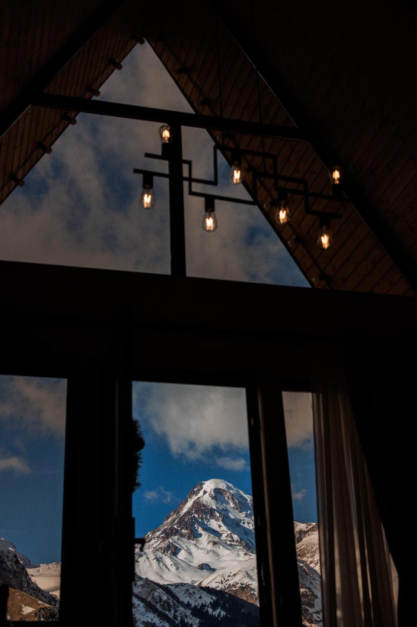Smart Via Kazbegi Villa Bagian luar foto